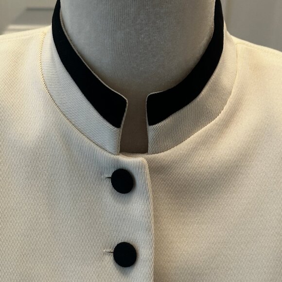 Command Attention with Military Chic: Plaza South Women's Jacket, Size 10 - Picture 3 of 12